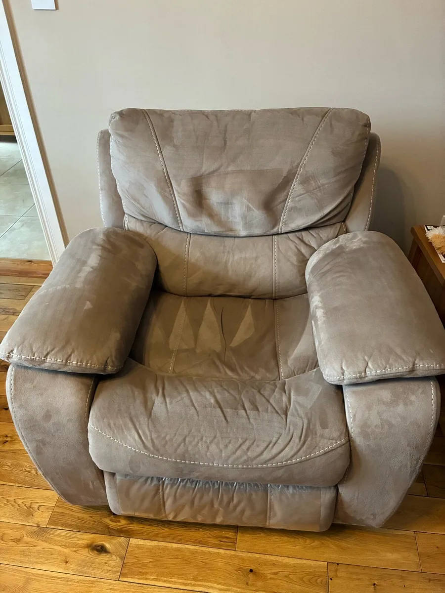 3 Seater & Armchair Recliners - Image 4