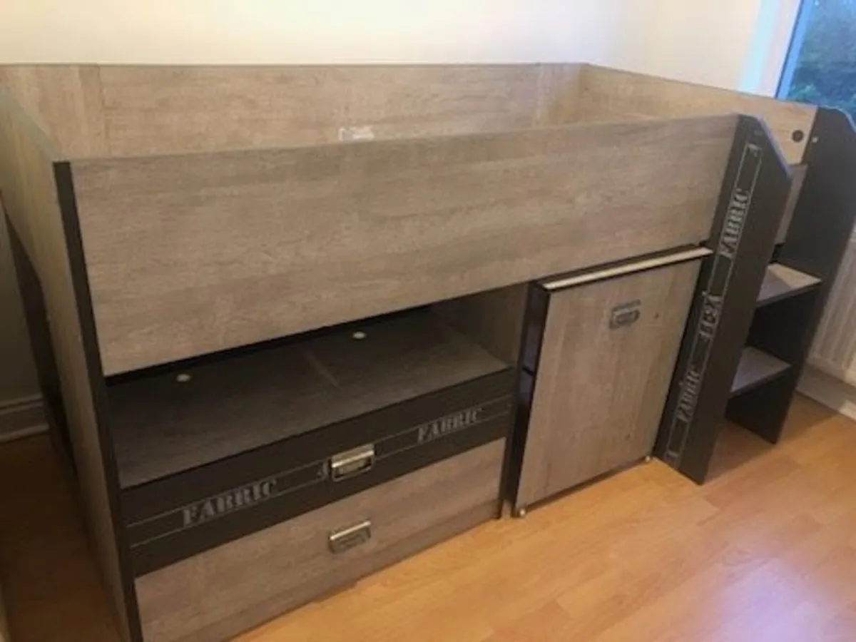 Single bed - Image 1