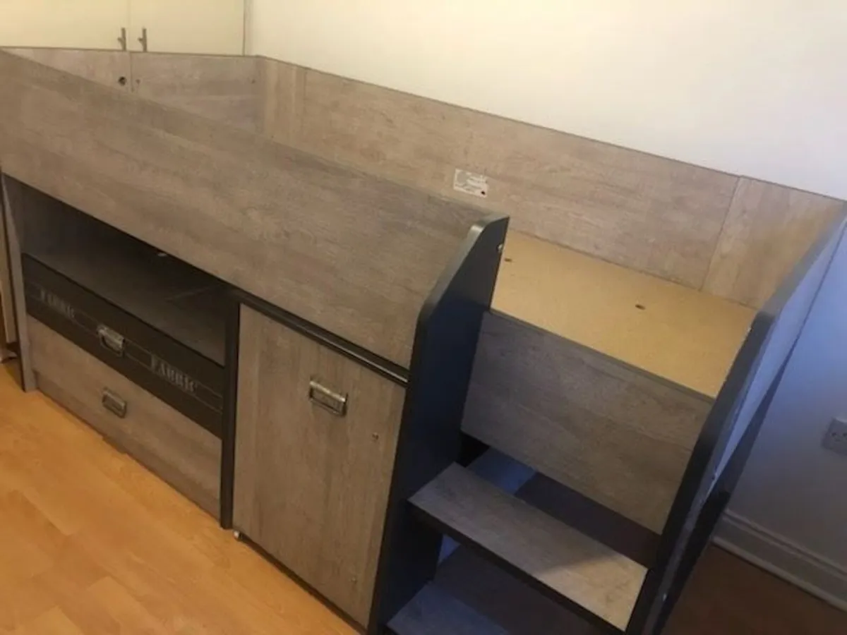 Single bed - Image 2