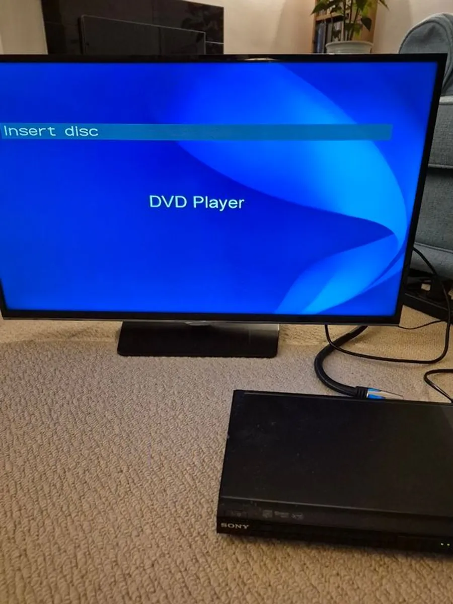 Samsung 32 inch tv plus Sony DVD Player - Image 2