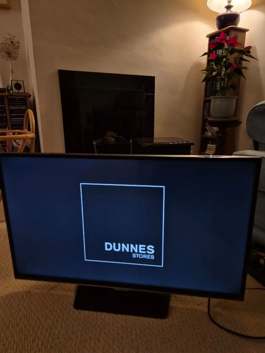 Samsung 32 inch tv plus Sony DVD Player - Image 3