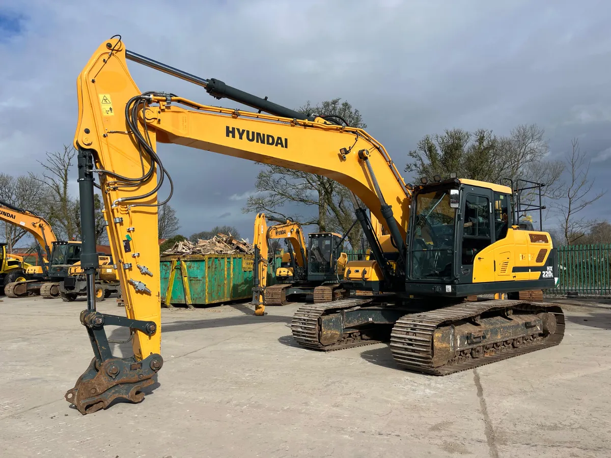 2019 Hyundai HX220L - Image 2