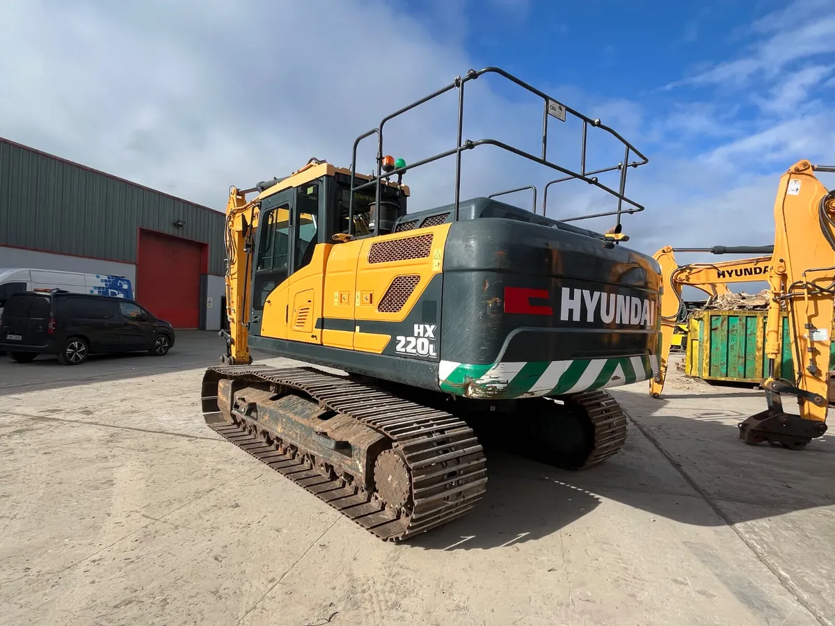 2019 Hyundai HX220L - Image 3