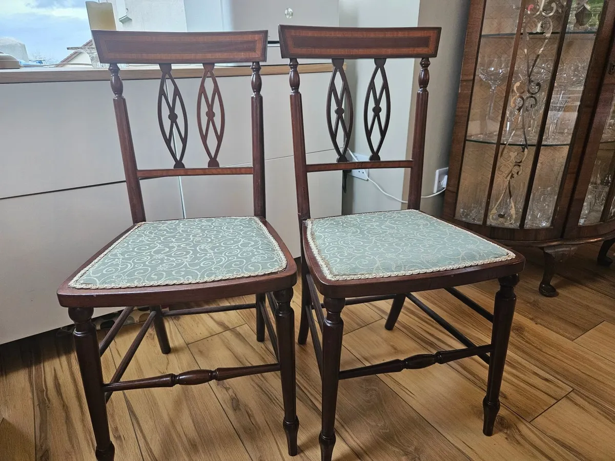 2 x dressing table chairs. €30 for both - Image 1
