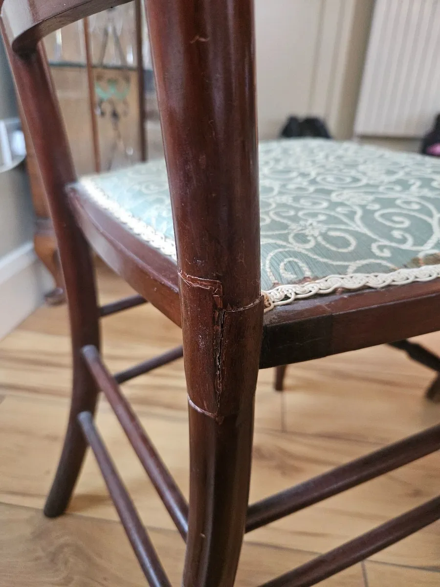 2 x dressing table chairs. €30 for both - Image 2
