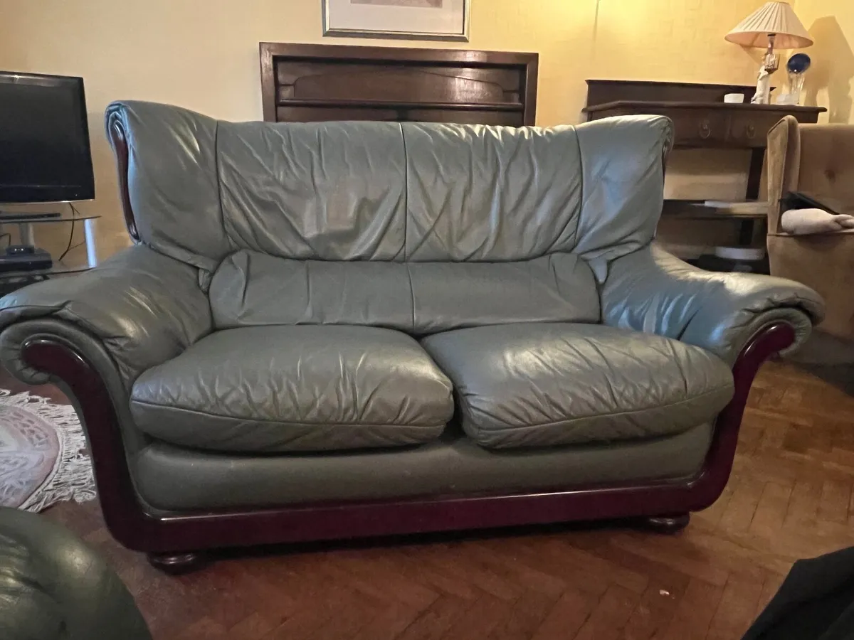 Three pieces living room suite - Image 2