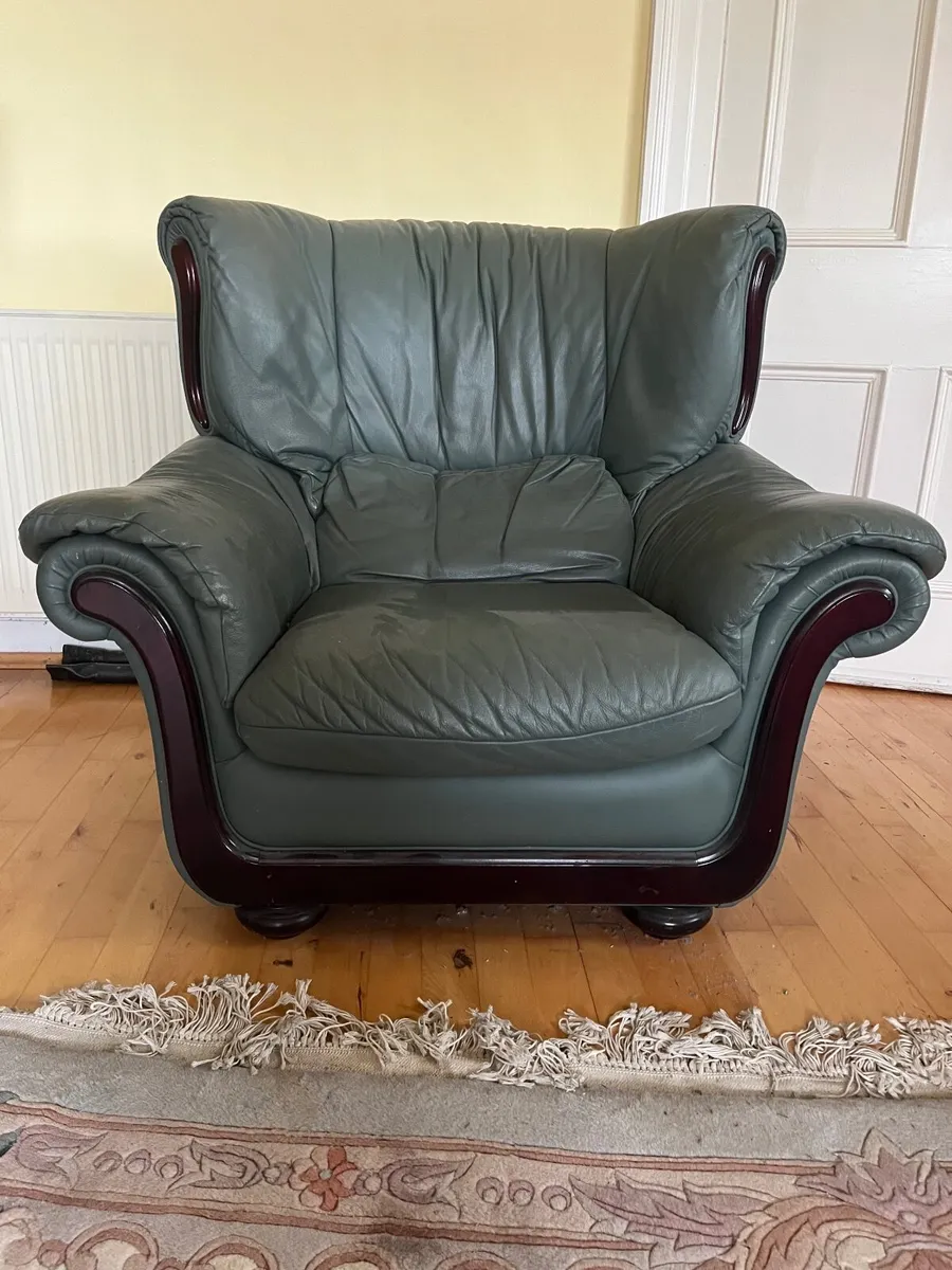 Three pieces living room suite - Image 3