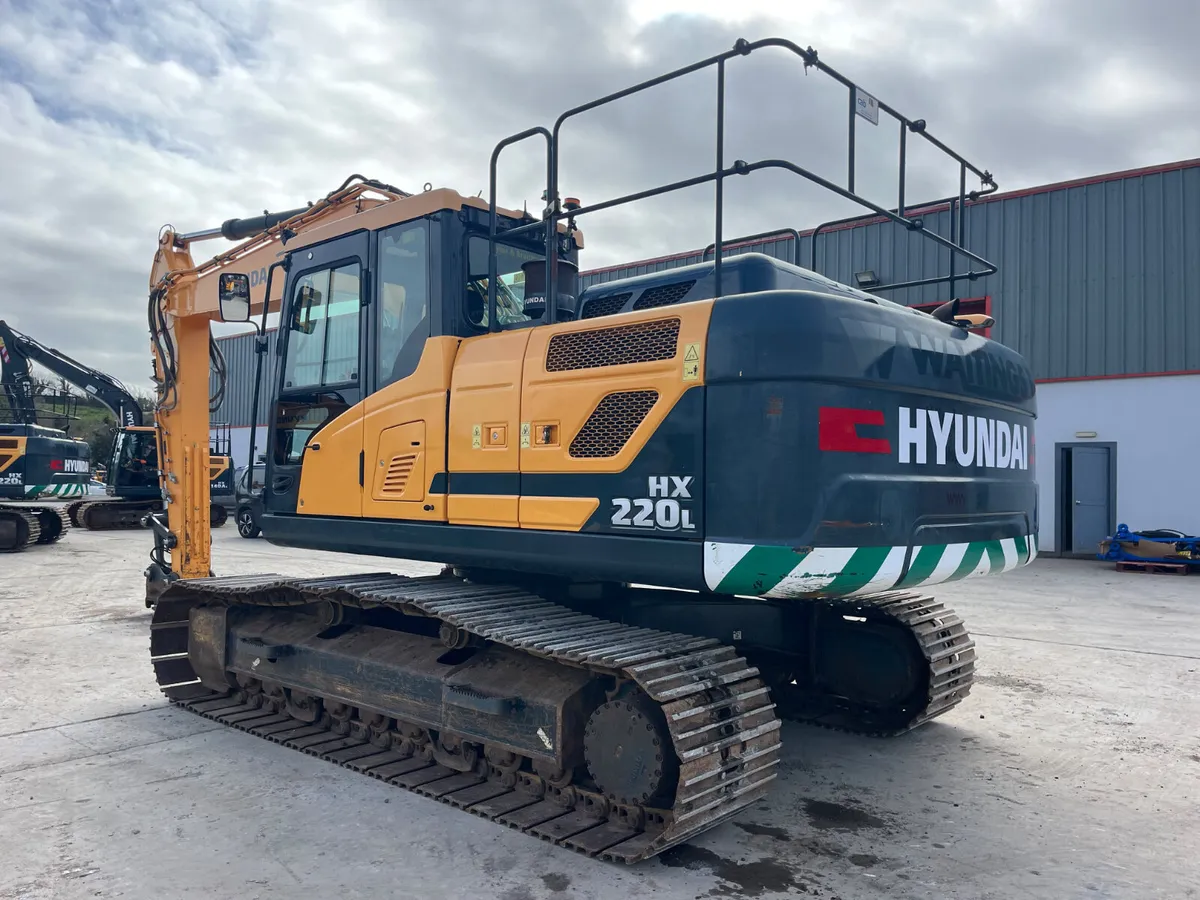 2019 Hyundai HX220L - Image 3