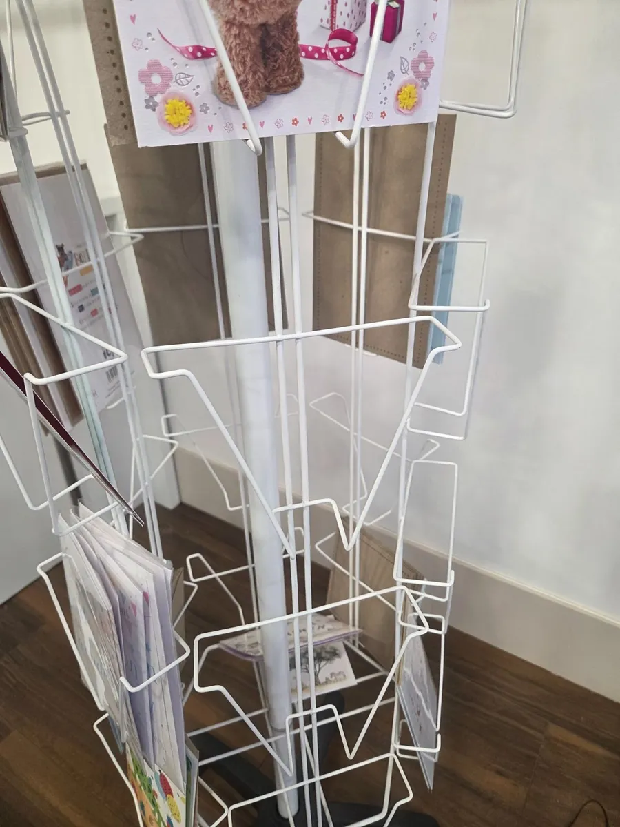 Card holder for a retail store - Image 2