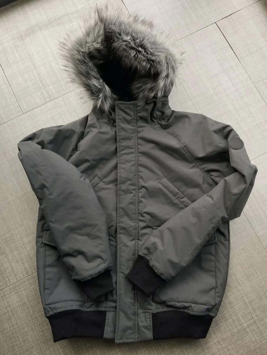 New mens parka, small - Image 1