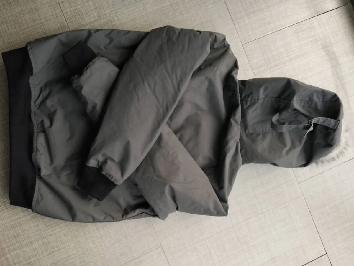 New mens parka, small - Image 2