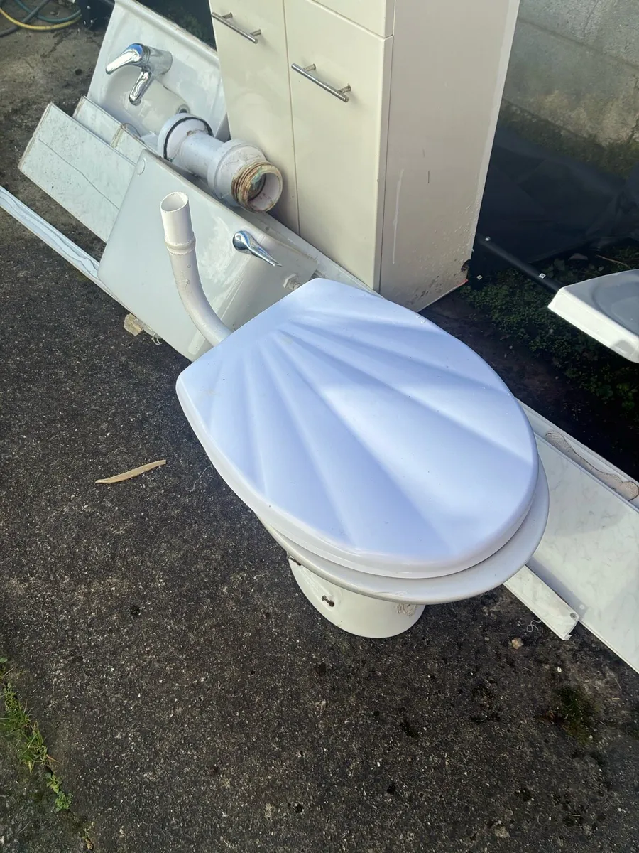 Toilet, Handbasin and vanity - Image 1