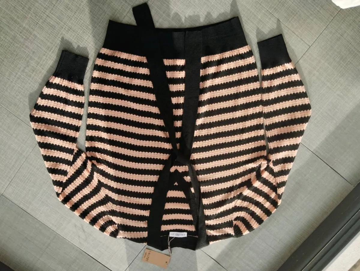 New Gallery Light Knit Jumper, size large - Image 1