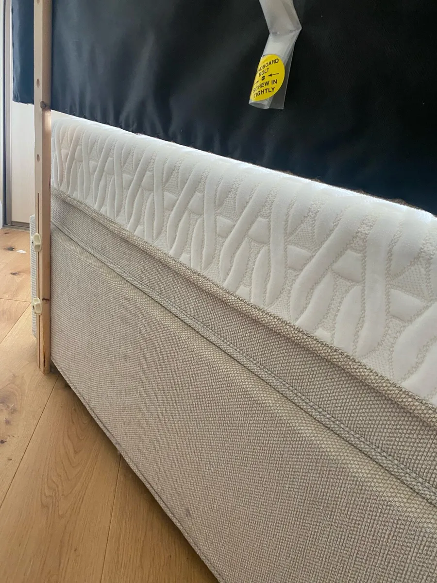 King bed with Kaymed memory foam mattress - Image 3