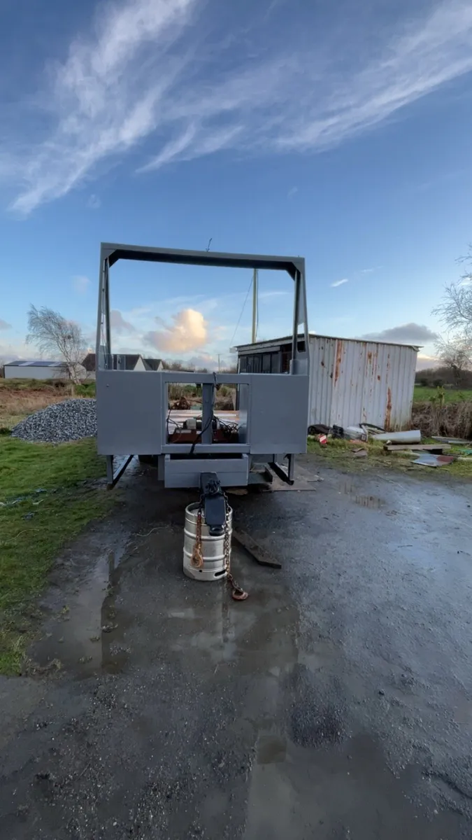 Low loader - Image 2