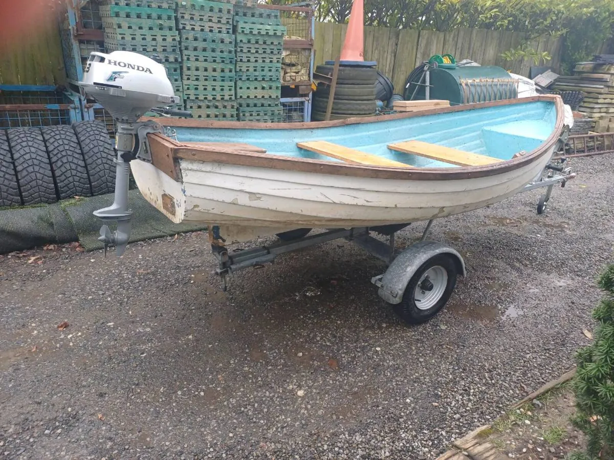 12 foot fiberglass boat - Image 1