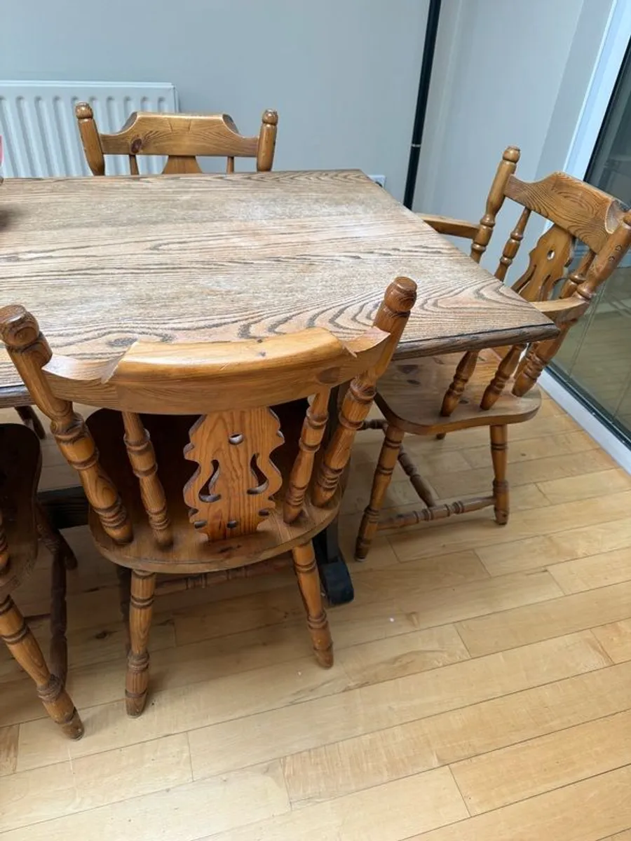 6 chairs and 2 carvers - Image 1