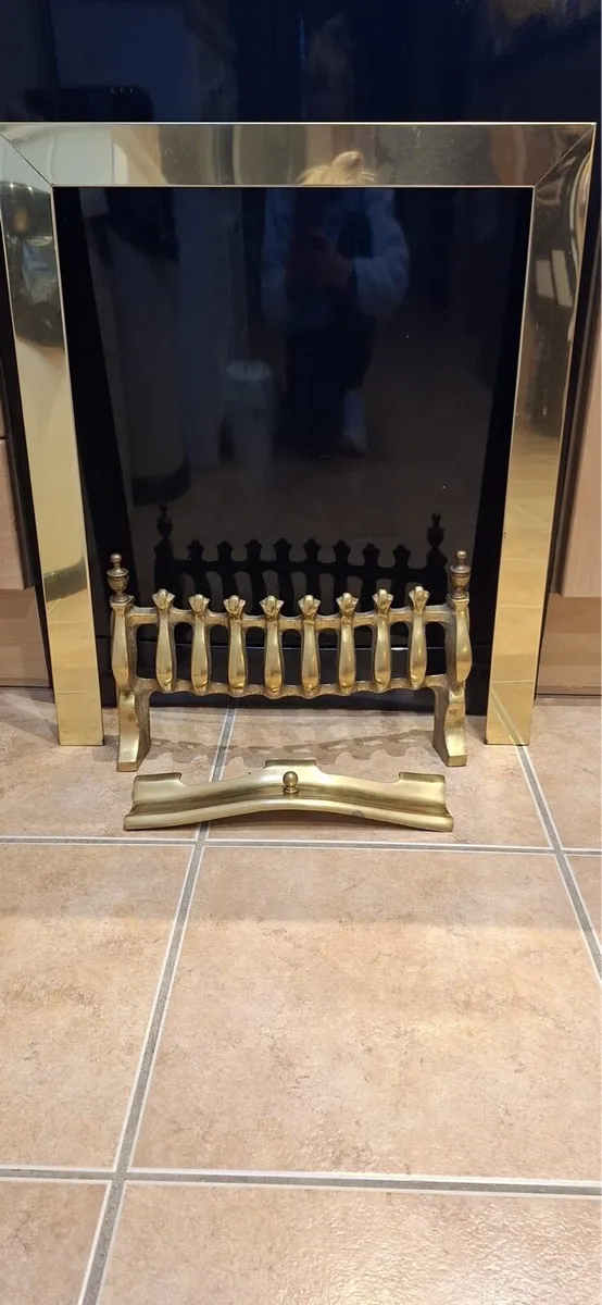 Vintage Brass Fender & Fire guard, gold surround - Image 4