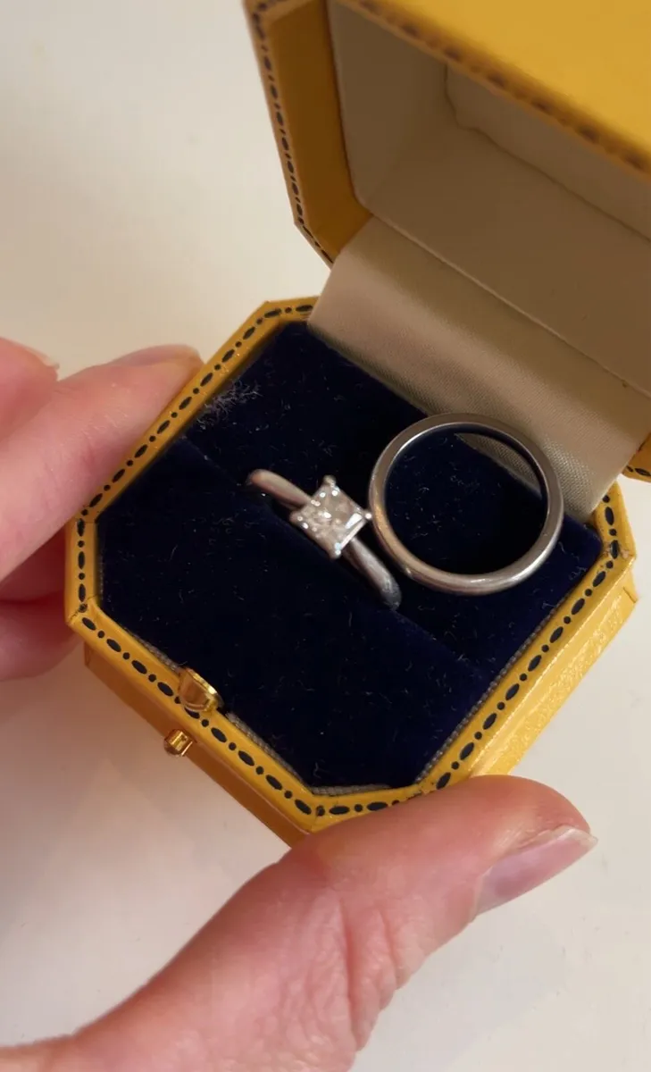 Diamond ring - Image 1