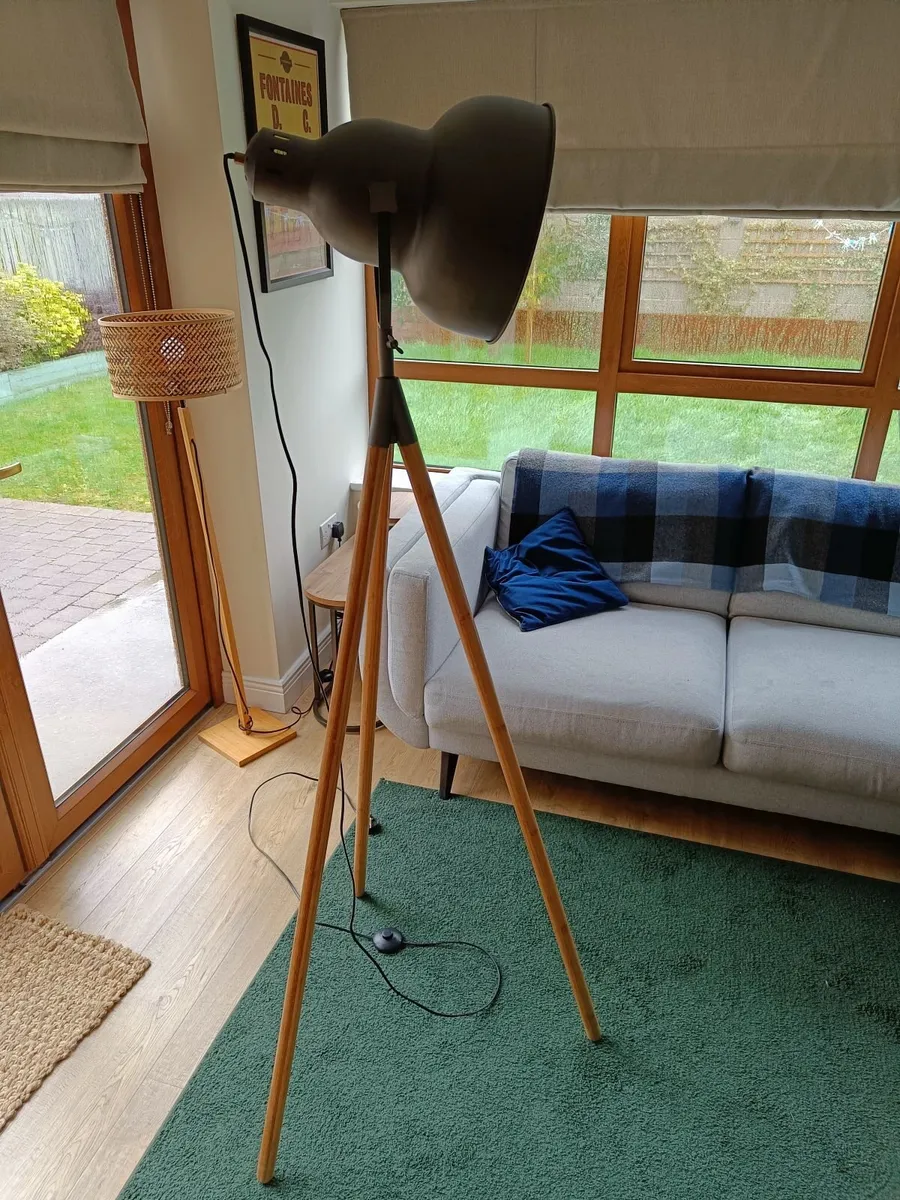 Tripod Floor Film Light - Image 3