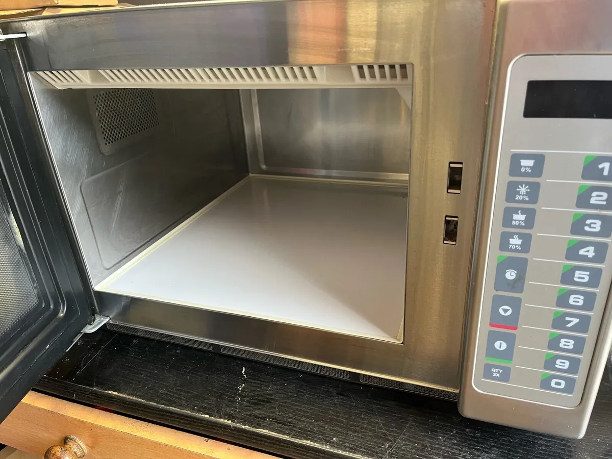 Commercial microwave oven - Image 2