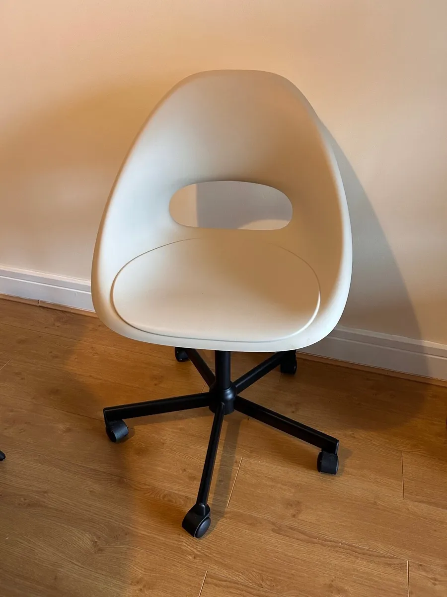 Desk chair - Image 1