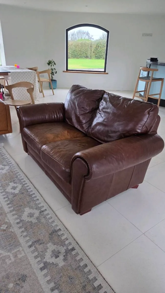 2 Seat leather couch - Image 3
