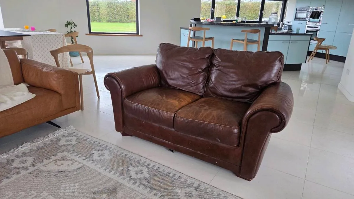 2 Seat leather couch - Image 4