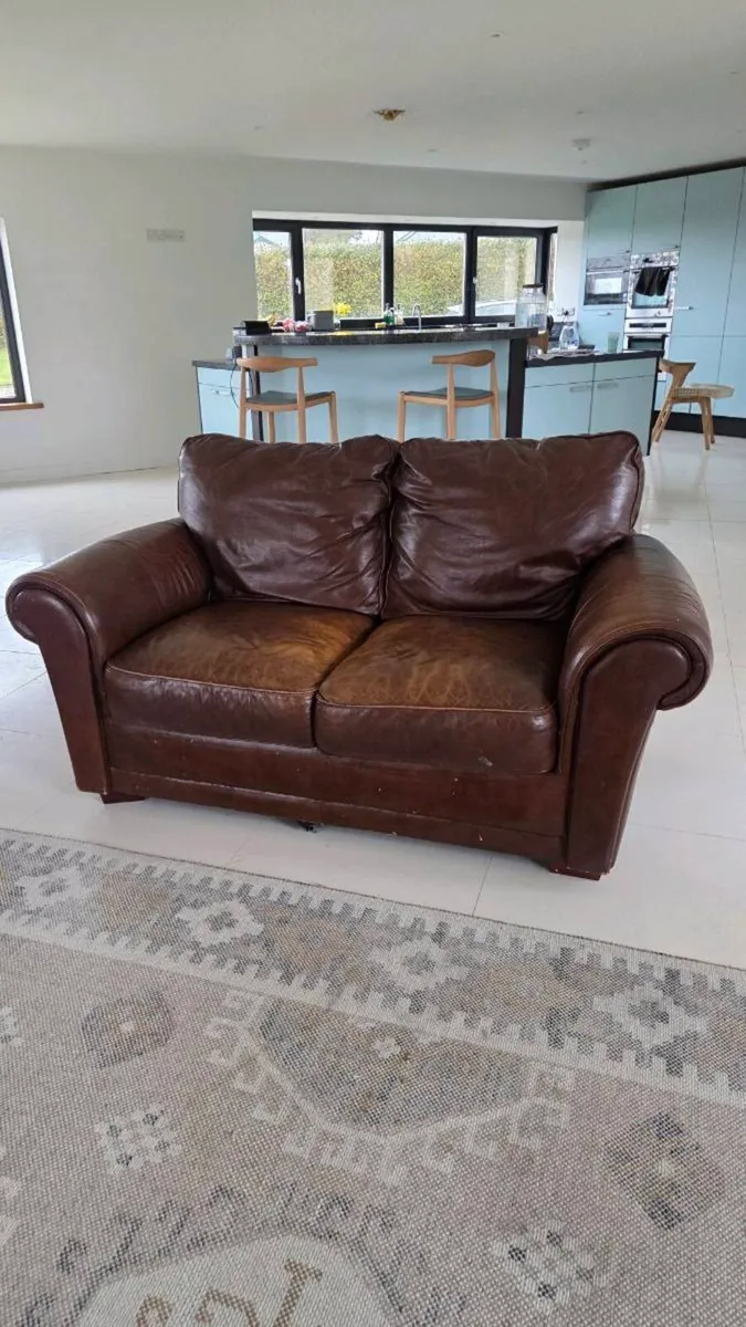 2 Seat leather couch - Image 2