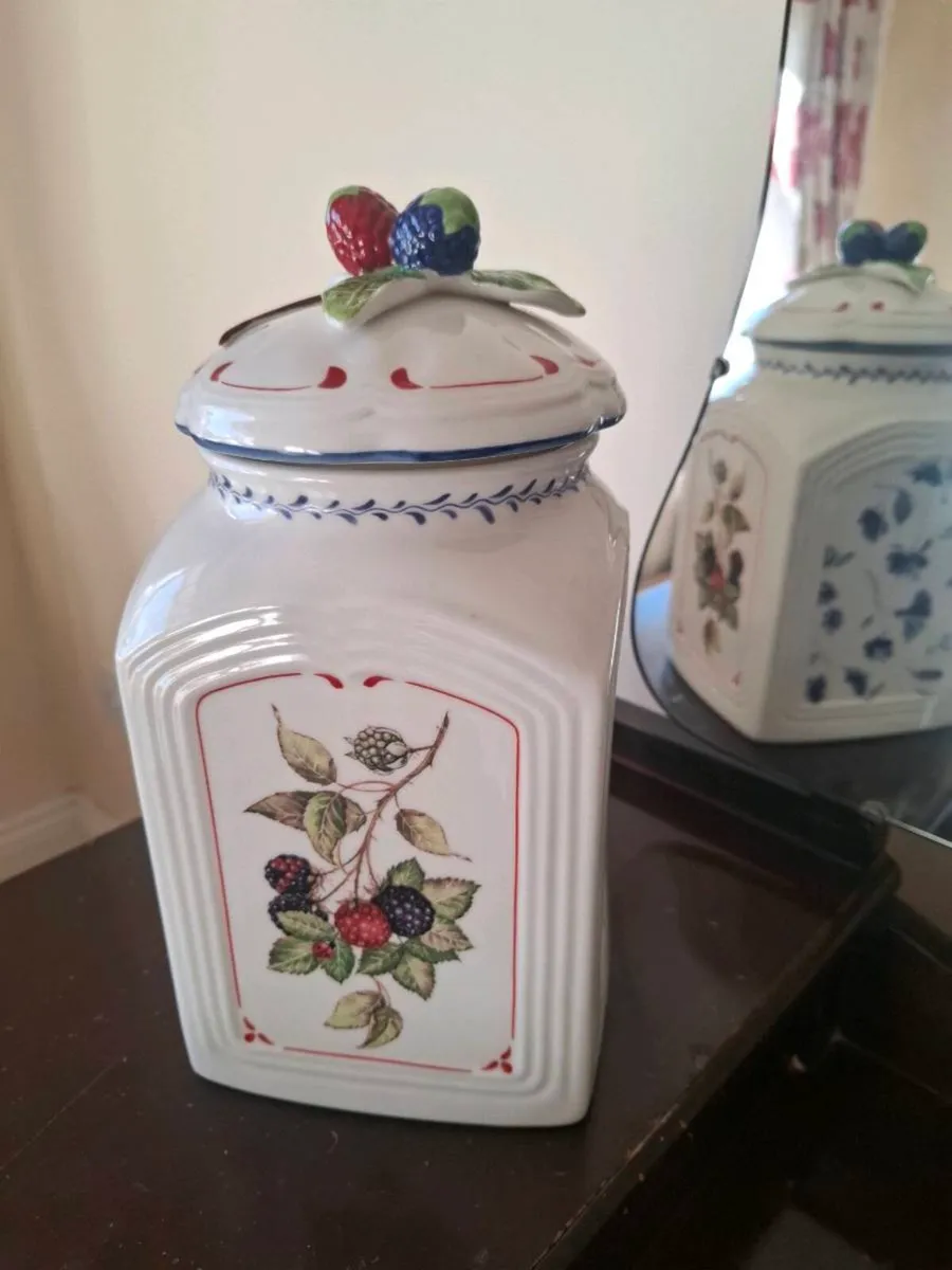 Villeroy and Boch Ceramic Cookie Jar/Biscuit tin - Image 1