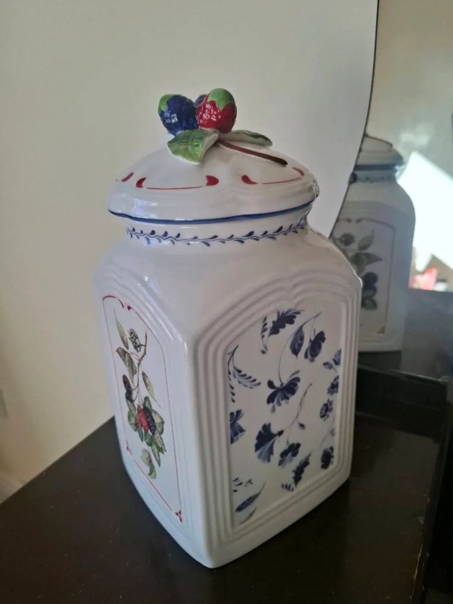 Villeroy and Boch Ceramic Cookie Jar/Biscuit tin - Image 2