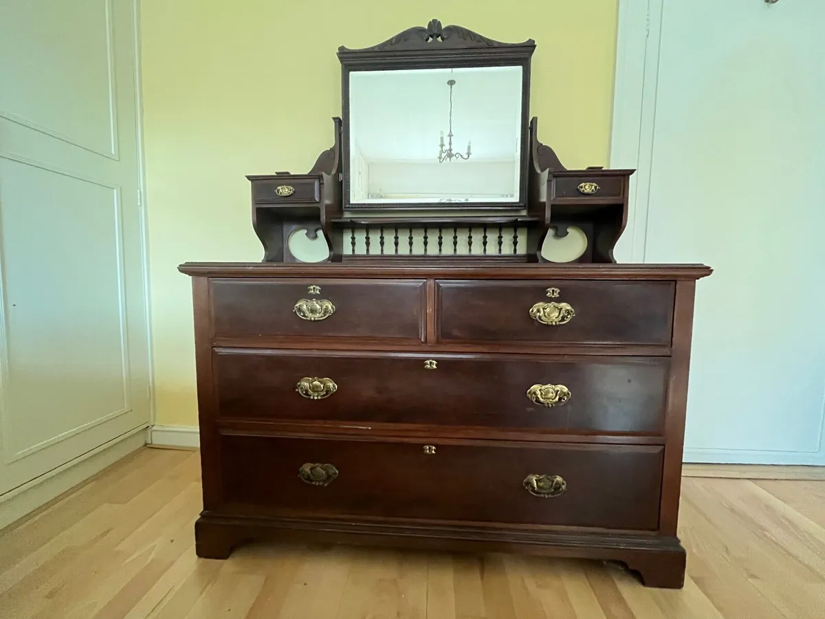 Dressing table with mirror - Image 1