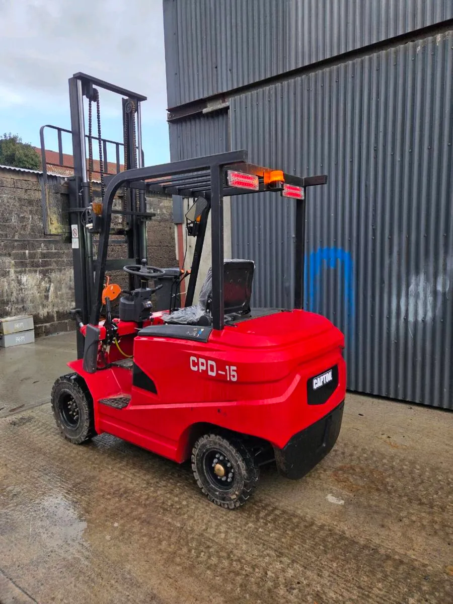Electric forklift . - Image 3