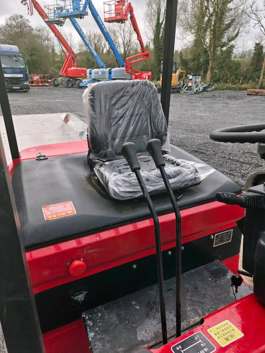 Electric forklift . - Image 4