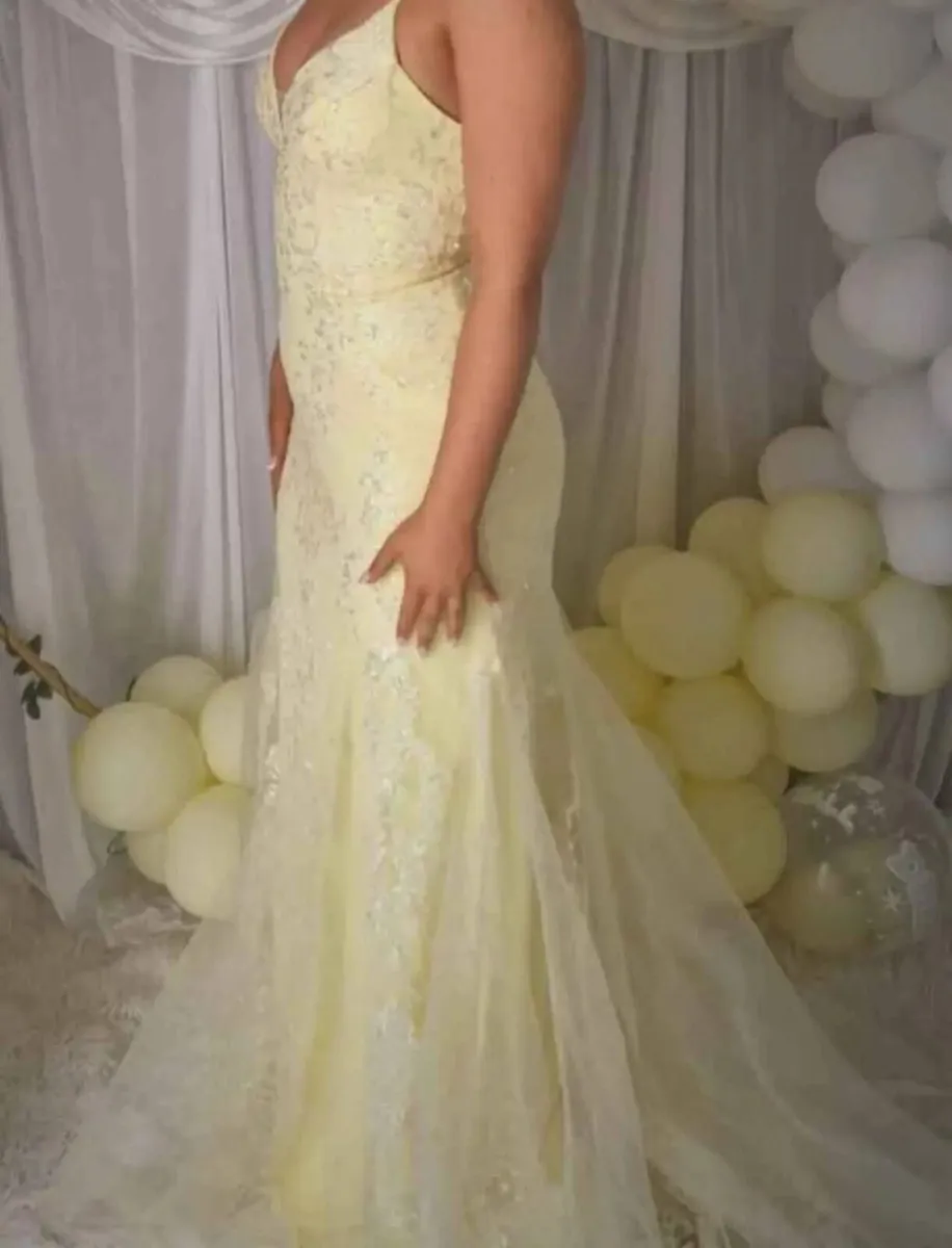 Yellow dress - Image 1