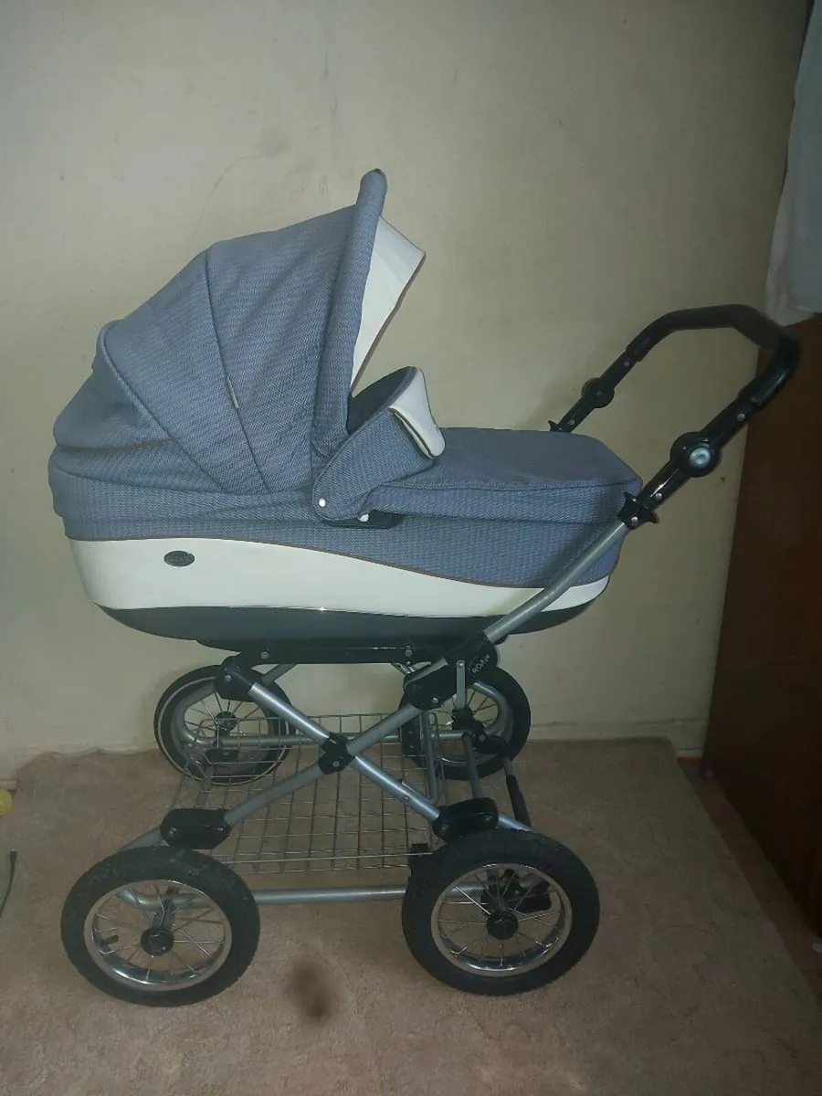 Vintage pram - Image 1
