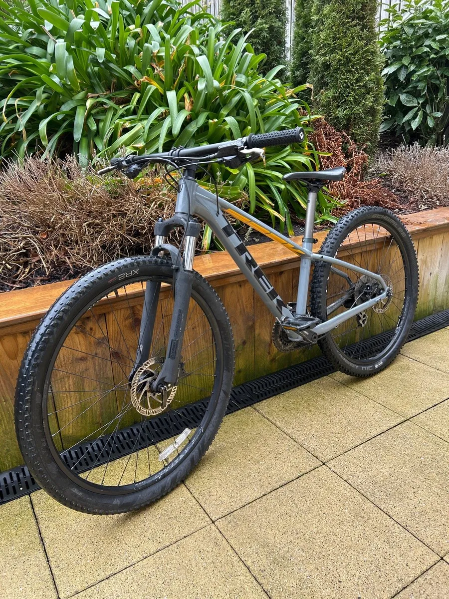 Trek Marlin 6 mountain bike - Image 1