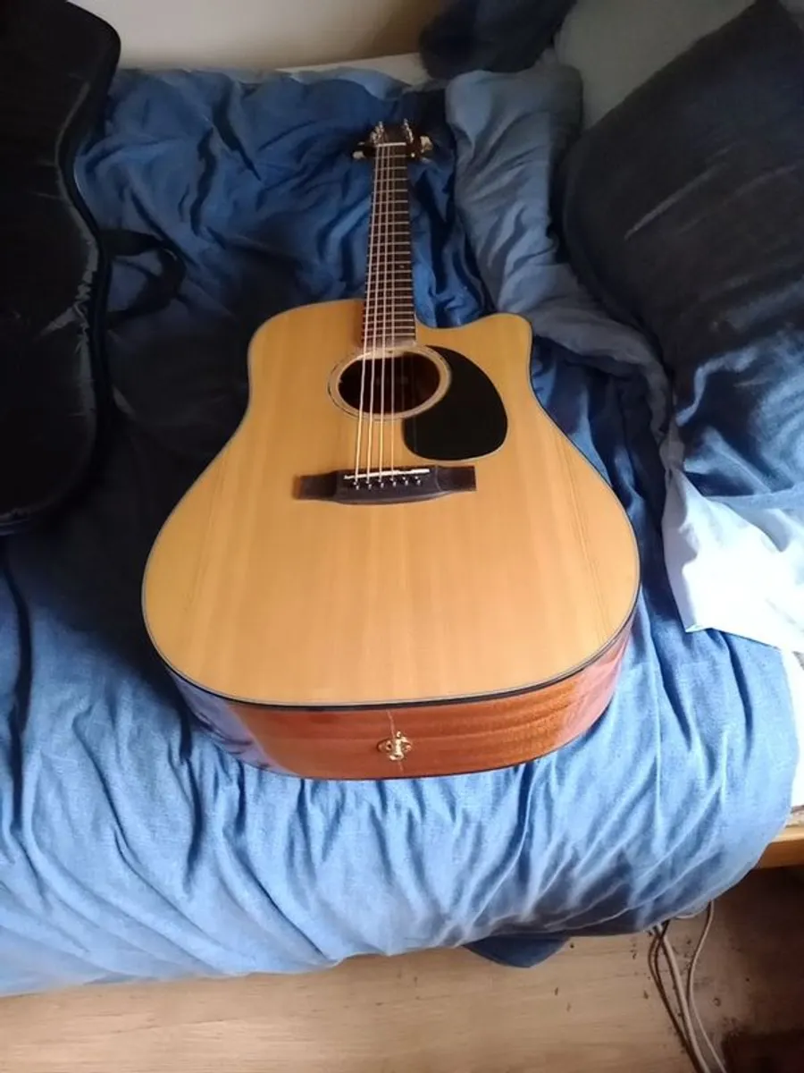 Takamine eg440sc electric acoustic guitar as new - Image 1