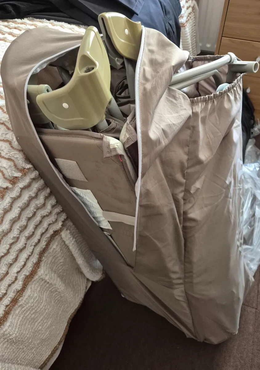 Travel cot - Image 2