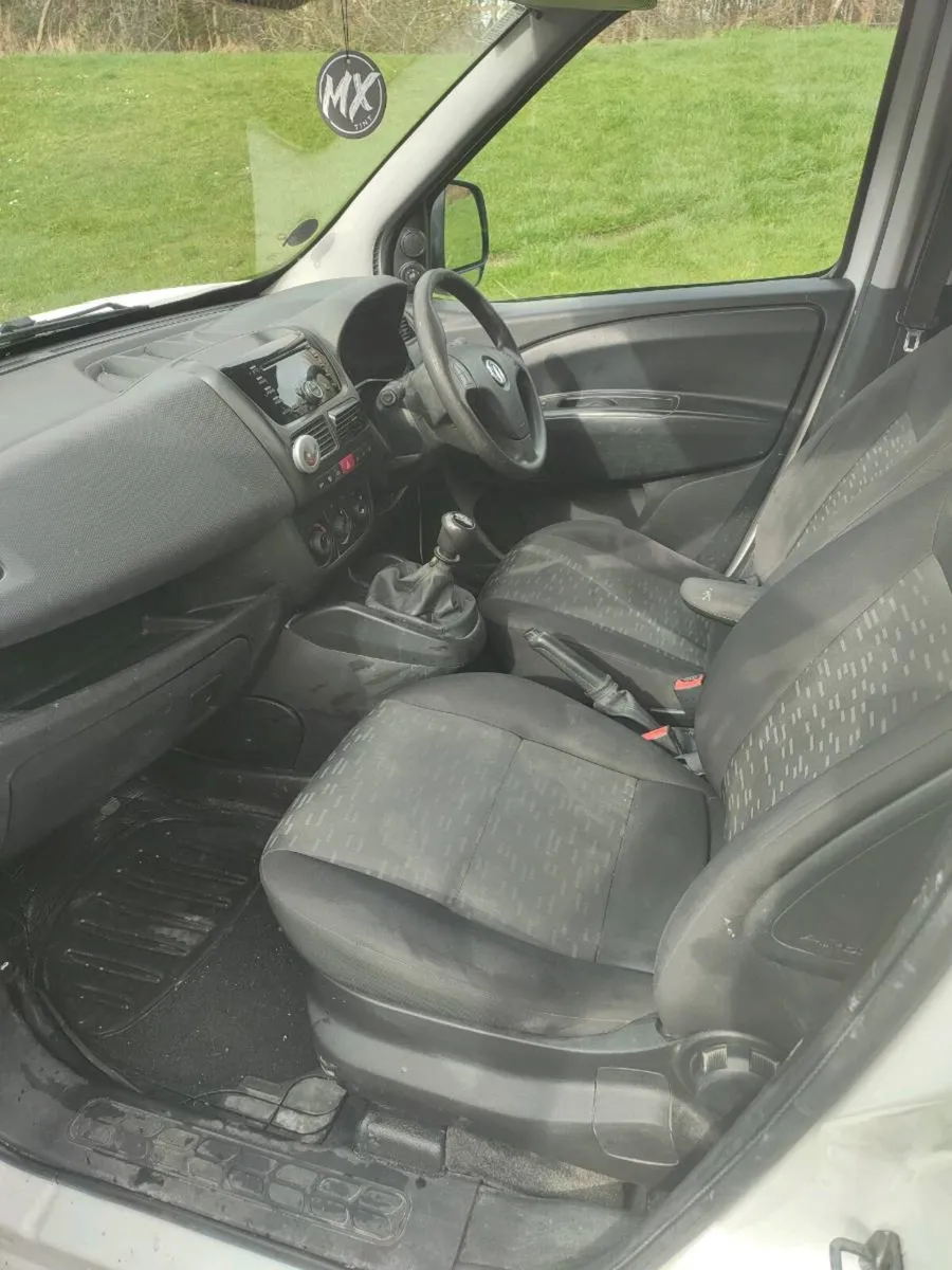 Comercial van - Image 3