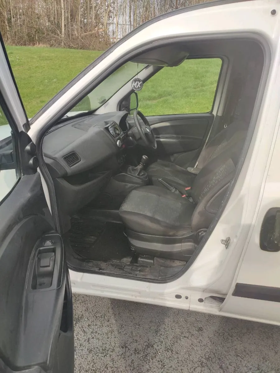 Comercial van - Image 4