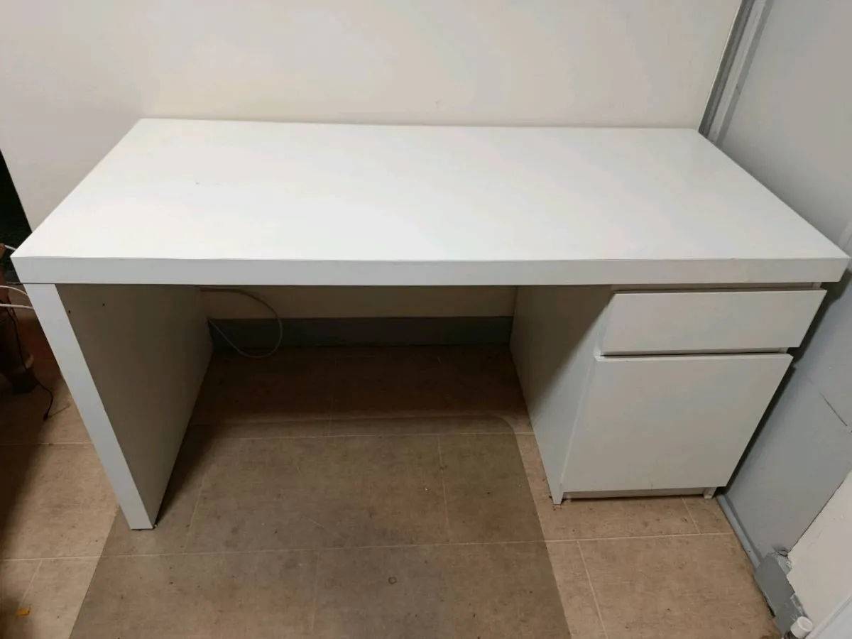 Computer desk - Image 2