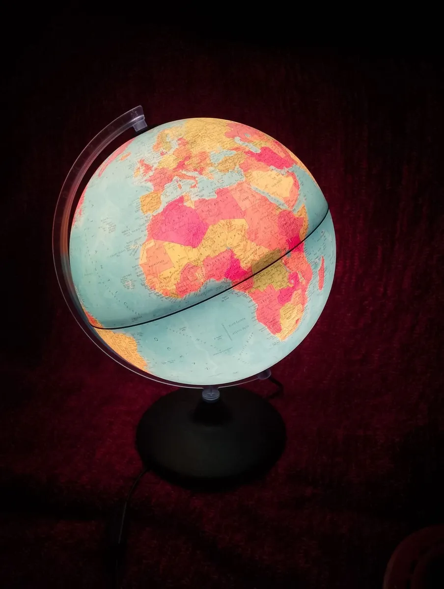 World globe illuminated 14" - Image 1