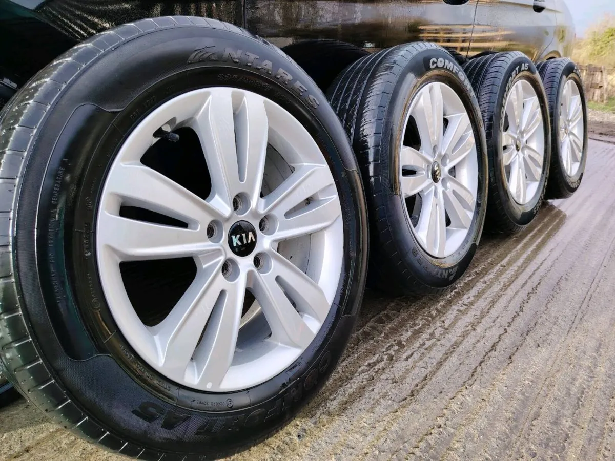 Kia alloy wheels - Image 1