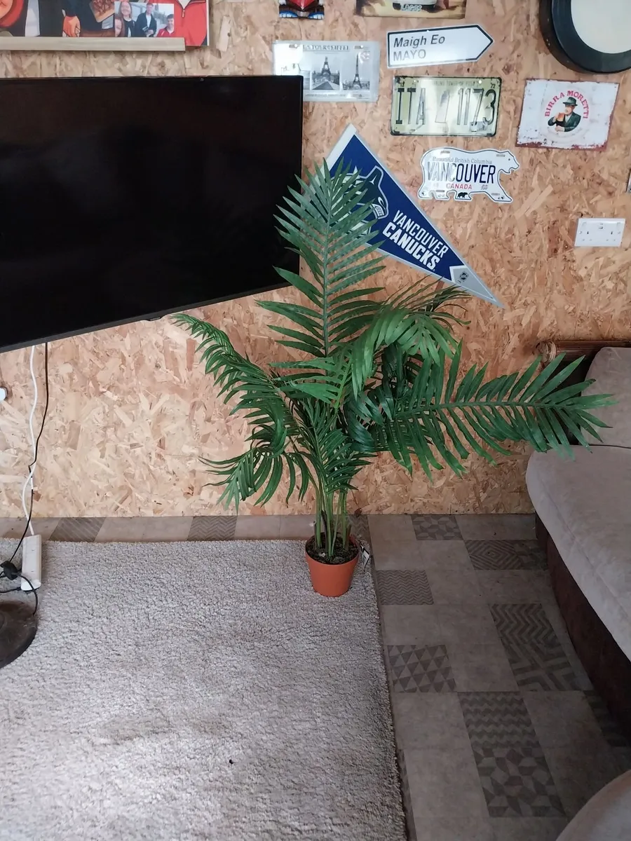 Artifical plant - Image 1