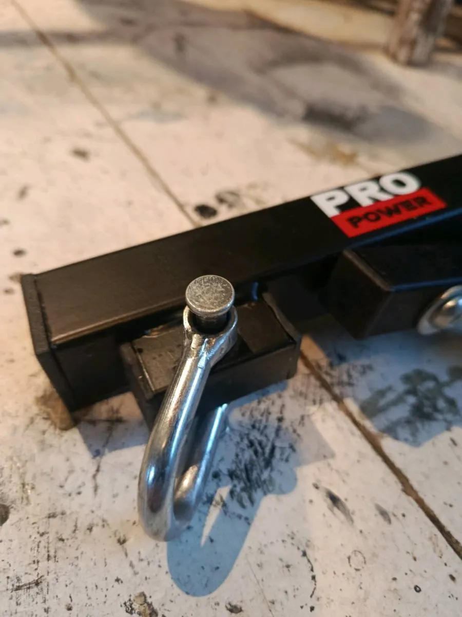 Punch bag wall bracket and a ceiling bracket - Image 2