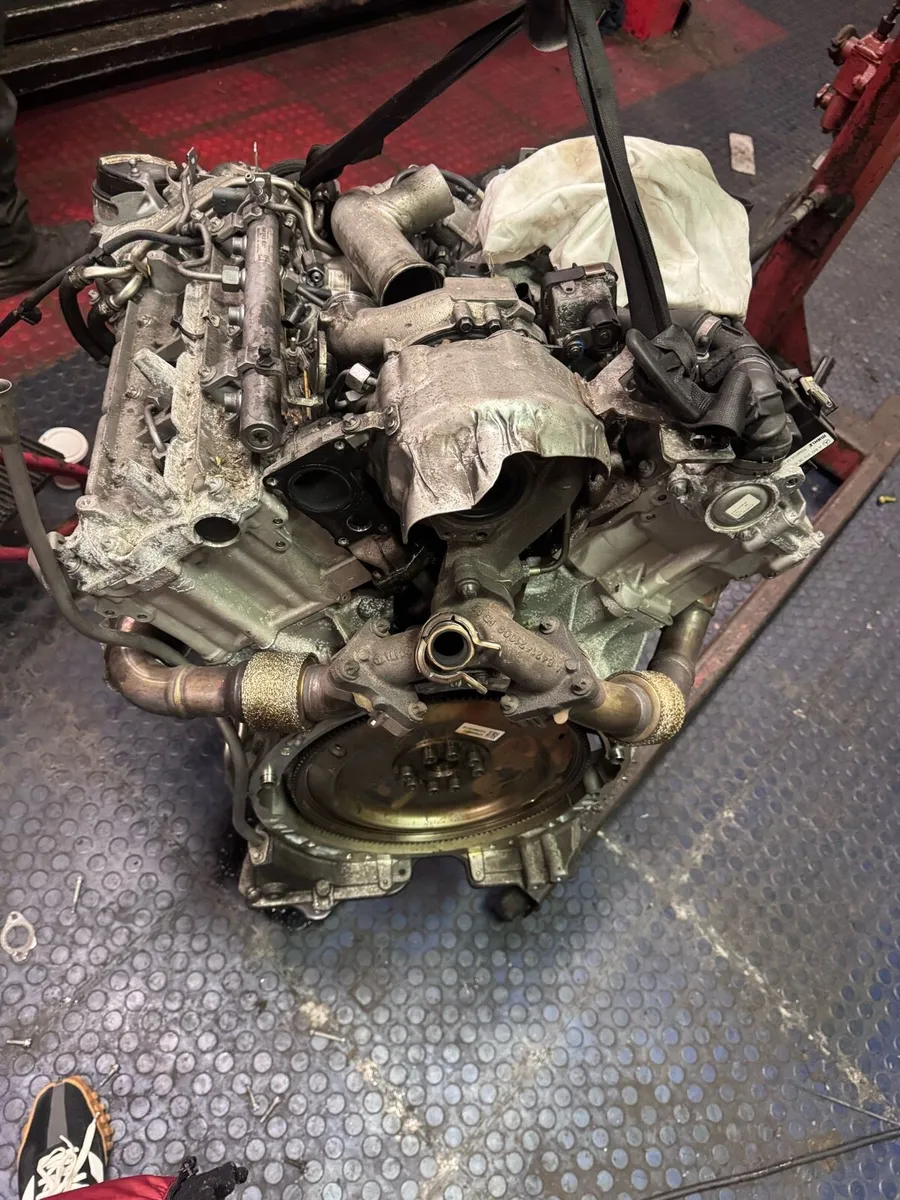 Mercedes CLS 3.0 diesel engine for parts or repair - Image 3