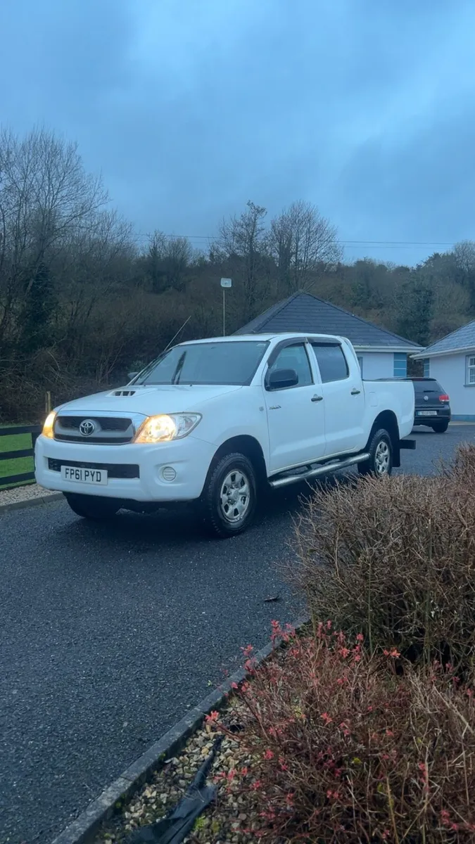 2011 Toyota Hilux - Image 4
