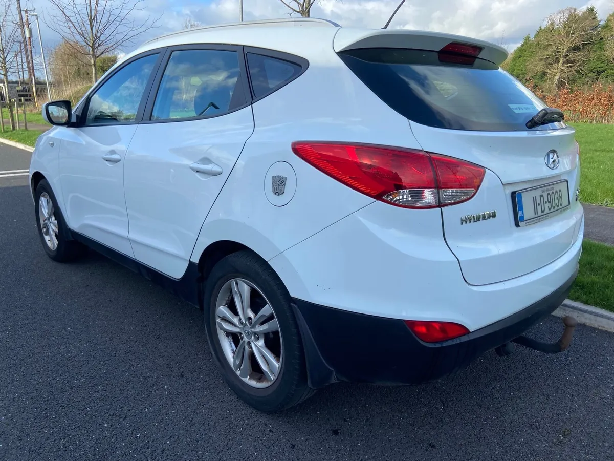 2011 Hyundai*OIL IN COOLANT BOTTLE* - Image 3