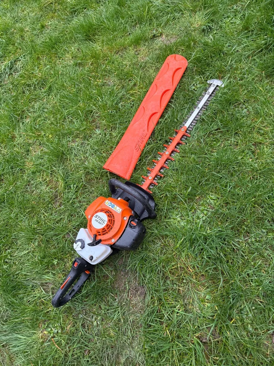 Stihl HS 82T hedge trimmer - Image 1